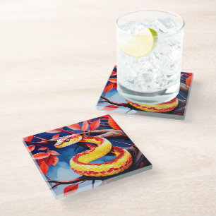 Posavasos De Vidrio Cobra con escalas rojas y amarillas vibrantes en e