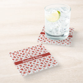Posavasos de vidrio con patrón de corazones y estr