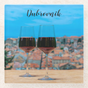 Posavasos De Vidrio Dos copas de vino tinto con vistas a Dubrovnik