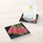 Posavasos De Vidrio Flores de agapetes rojos sobre floral negra<br><div class="desc">Proteja su mesa de manchas y manchas de agua con esta colmena decorativa de bebidas de vidrio que cuenta con una imagen fotográfica de las flores rojas tubulares de una especie de arbusto de Agapetes sobre un fondo negro y contrastante. ¡Un diseño impresionante y florido!</div>