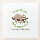 Posavasos De Vidrio Gráfico de Sloth Down<br><div class="desc">Tómalo con calma —la vida no es una raza. Esta encantadora huella perezosa decora tés,  tazas,  totes y más. El confort acogedor combina con el cuidado estilo con cada agradable sorbo o paseo.</div>