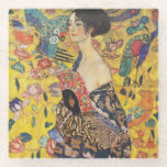 Posavasos De Vidrio Gustav Klimt Lady Con Pintura De Estilo Art Nouvea<br><div class="desc">Gustav Klimt Lady With Fan Art Nouveau Painting Este retrato de una hermosa mujer muestra un fondo amarillo con adornos asiáticos, pájaros coloridos y flores de loto. La señora usa un vestido al estilo de un kimono impreso con motivos de un vestido de dragón chino. Hermosa pintura artística romántica decorativa...</div>