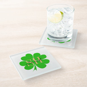 Posavasos De Vidrio Hojas de Shamrock & Lucky Clover monogramadas / ir