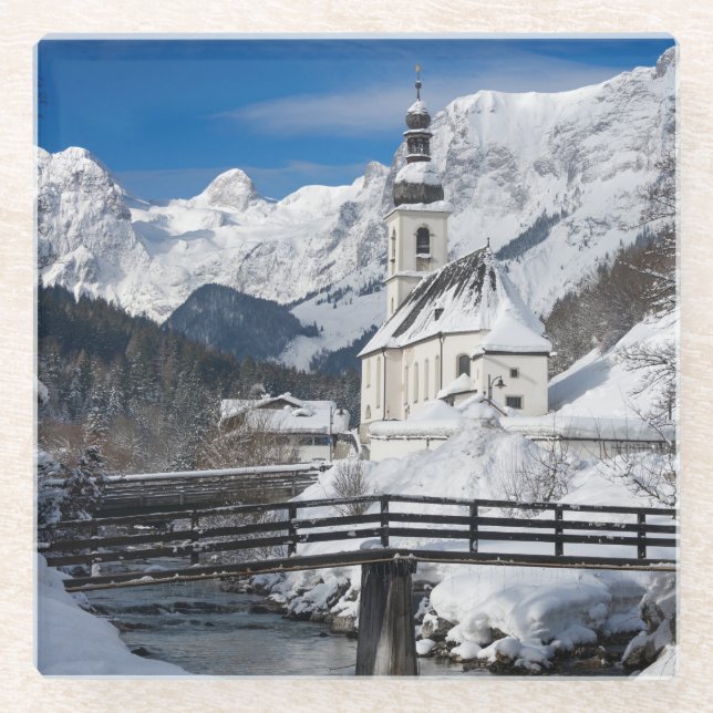 Posavasos De Vidrio Iglesia en la nieve con los Alpes (Anverso)