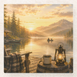 Posavasos de vidrio junto al lago tranquilo