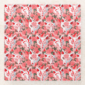 Posavasos De Vidrio Máscaras de Kitsune y camelia florecida sobre rosa