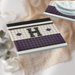 Posavasos De Vidrio Monograma bistró vintage morado y dorado<br><div class="desc">Esta elegante montaña de tejas reales de púrpura,  crema y imitación negra es perfecta para cualquier casa. Sus líneas depuradas,  sus colores simples y su patrón vintage son atemporales y versátiles. Un diseño bistró en una superficie que es duradera y fácil de limpiar.</div>