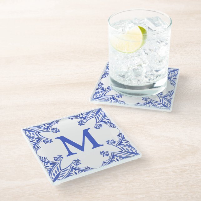 Posavasos De Vidrio Monograma de mosaico floral azul y blanco (Angular)