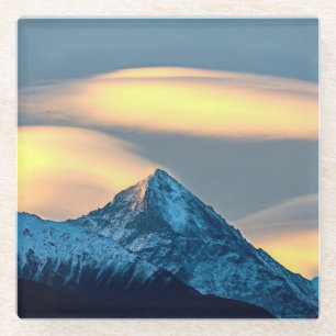 Posavasos De Vidrio Nubes Únicas Sobre Montañas Cubiertas de Nieve