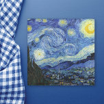 Posavasos De Vidrio Paisaje nocturno estrellado Vincent van Gogh<br><div class="desc">Una montaña rusa de vidrio con la pintura post-impresionista del artista holandés Vincent van Gogh (1853-1890),  Noche estrellada (1889). Un paisaje vespertino con un cielo estrellado y una luna creciente.</div>