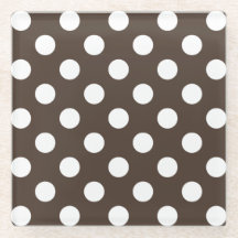 Pos de polka blanca en marrón