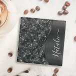Posavasos De Vidrio Purpurina negro metálico personalizado<br><div class="desc">Personalice fácilmente esta metalizado y glamorosa montaña de vidrio con motivos de purpurina con su propio nombre personalizado.</div>
