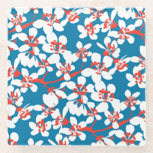 Posavasos De Vidrio Sakura blanca, patrón de fondo azul clásico.