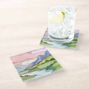 Posavasos De Vidrio Salida del sol en la ladera de la montaña verde