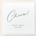 Posavasos De Vidrio Saludos a la moderna y única boda personalizada<br><div class="desc">¿Busca un favor de boda único y personalizado que sus invitados amarán? No busque más y venga a estas modernas y únicas Casas de Vidrio Personalizadas. Con un diseño sencillo pero elegante que incluye la palabra "Cheers" en un moderno alfabeto caligráfico, estas tiras son perfectas para cualquier boda, ducha de...</div>