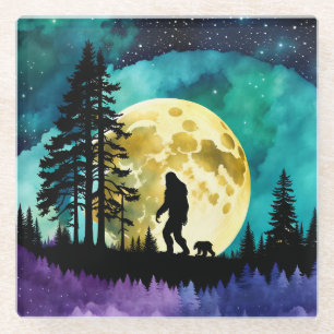 Posavasos De Vidrio Sasquatch y Oso en la montaña