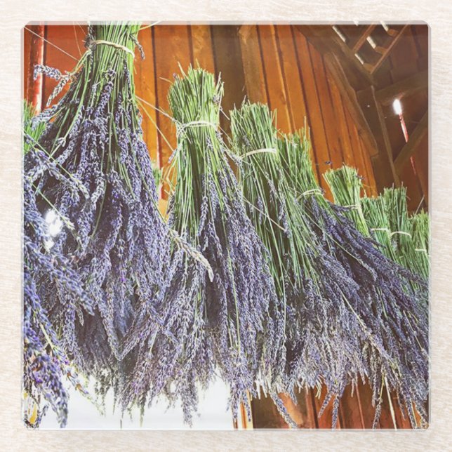 Posavasos De Vidrio Secado de lavanda en un granero (Anverso)