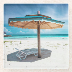 Posavasos De Vidrio Silla de playa y playa de plata de las arenas del