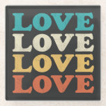 Posavasos De Vidrio Tipo de repetición afectuosa retro de amor de los<br><div class="desc">Estilo de los años 70 AMAR la tipografía en un diseño repetido angustiado en colores retro. El negro se añade al fondo,  pero se puede cambiar al blanco o elegir el color.</div>