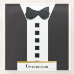 Posavasos De Vidrio Tuxedo de Groomsman 🎩 Bling elegante<br><div class="desc">El Groomsman Tuxedo 🎩 elegante montaña de bolas Un brindis hilarante a un estilo atemporal! 🍷 Esta minimalista montaña de esmoquin presenta un diseño clásico y refinado, perfecto para celebrar al mejor hombre, padrino o fiesta de bodas con verdadera elegancia. Esta elegante montaña recubierta de elementos de esmoquin sencillos pero...</div>