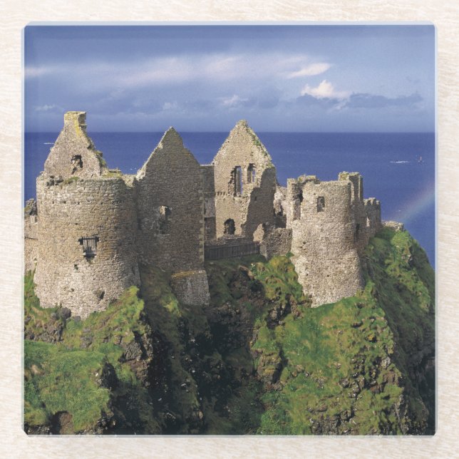 Posavasos De Vidrio Un arco iris golpea el Castillo de Dunluce medieva (Anverso)