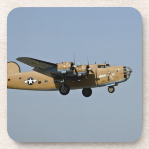 Posavasos Diamond Lil B-24 Bombardero, aterrizando en Oshkos