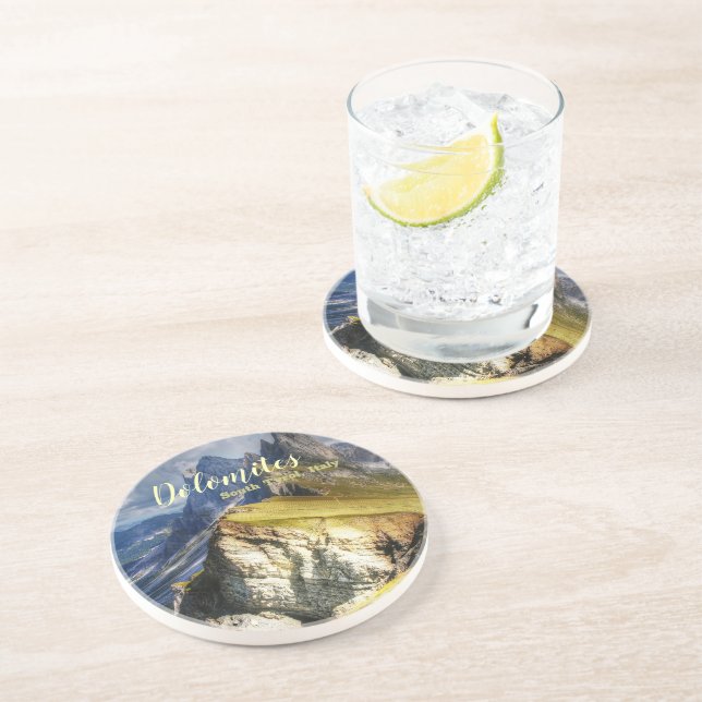 Posavasos Dolomitas pintorescos en el sur del Tirol Italia (Lado)