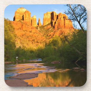 Posavasos EE. UU., Arizona. Cathedral Rock al atardecer