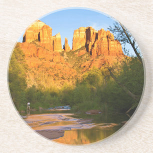 Posavasos EE. UU., Arizona. Cathedral Rock al atardecer