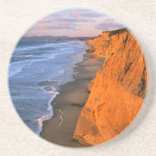 Posavasos EE. UU., California, Acantilados en la playa estat