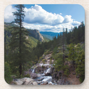 Posavasos EE. UU., California. Vista del valle de Yosemite