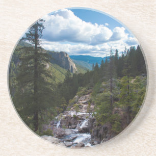 Posavasos EE. UU., California. Vista del valle de Yosemite