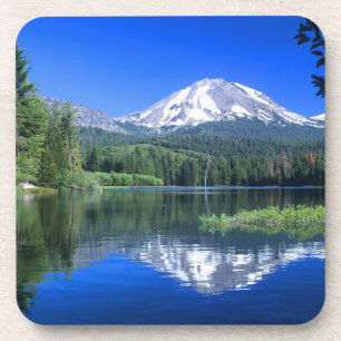 Posavasos El Mt. Lassen se eleva sobre el lago Manzanita