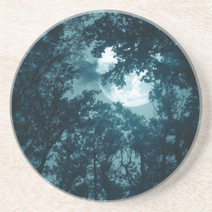 Posavasos Encantador bosque nocturno con luna llena