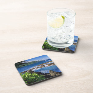 Posavasos Escena oceánica tropical de montaña