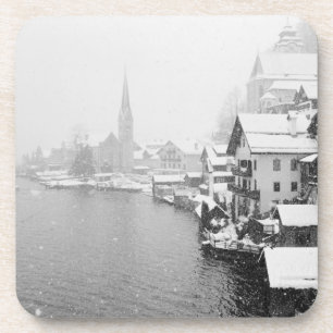 Posavasos Europa, Austria, Hallstat. Vista del pueblo en la 