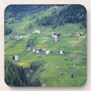 Posavasos Europa, Italia, Alpes Dolomitas. Esta pequeña ald