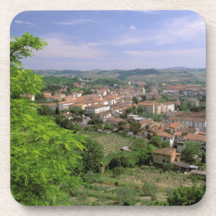 Posavasos Europa, Italia, Toscana, Certaldo. colina medieval