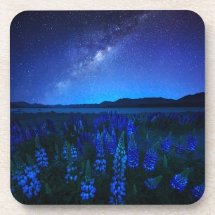 Posavasos Flores Lupines en flor en el lago nocturno Tekap