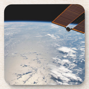 Posavasos Formaciones en la nube alrededor de la línea de so