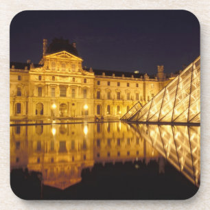 Posavasos Francia, París, museo del Louvre de noche.
