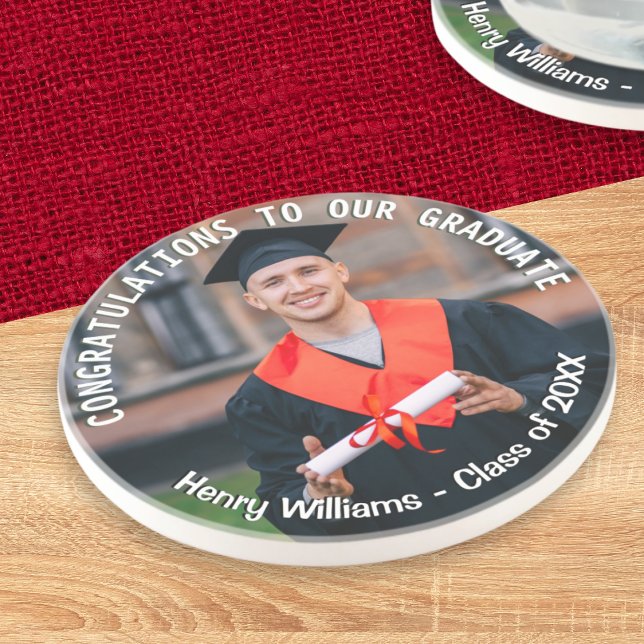 Posavasos Graduación Personalizado de foto  de texto Graduad (A coaster for graduation day with custom photo, name, 'class of' year and congratulations message)