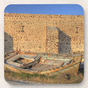 Posavasos Grecia, Santorini, Oia. Antiguo barco pesquero en 