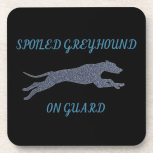 Posavasos Greyhound postrado en guardia