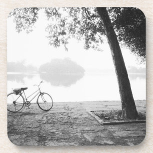 Posavasos Hanoi Vietnam, Bicicleta y lago Bay Mau parque Len