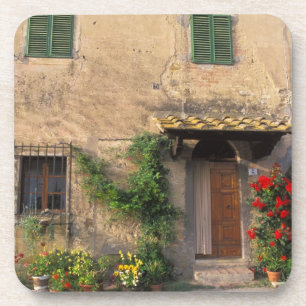 Posavasos Hermosa casa antigua con flores en San Gimignano