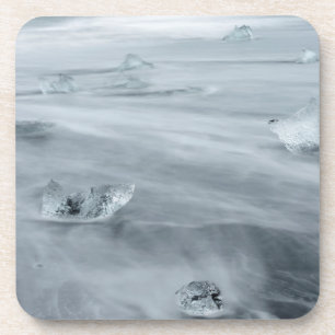 Posavasos Hielo y agua en una playa, Islandia