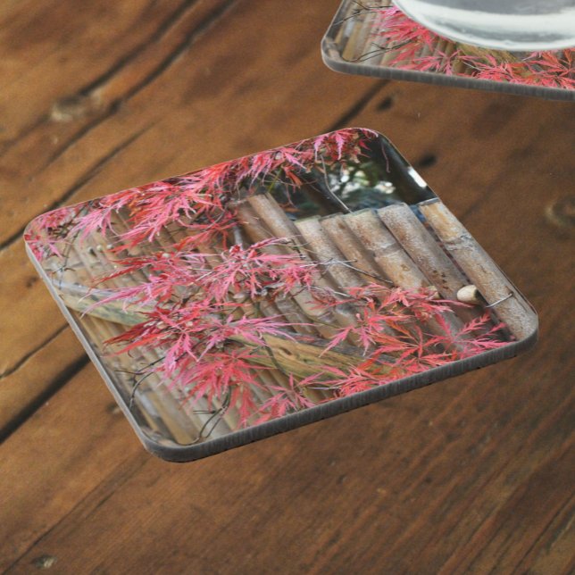 Posavasos Hojas de arce japonesas rojas y valla de bambú (In Situ)