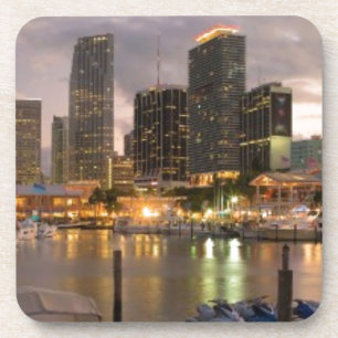 Posavasos Horizonte financiero de Miami en la oscuridad