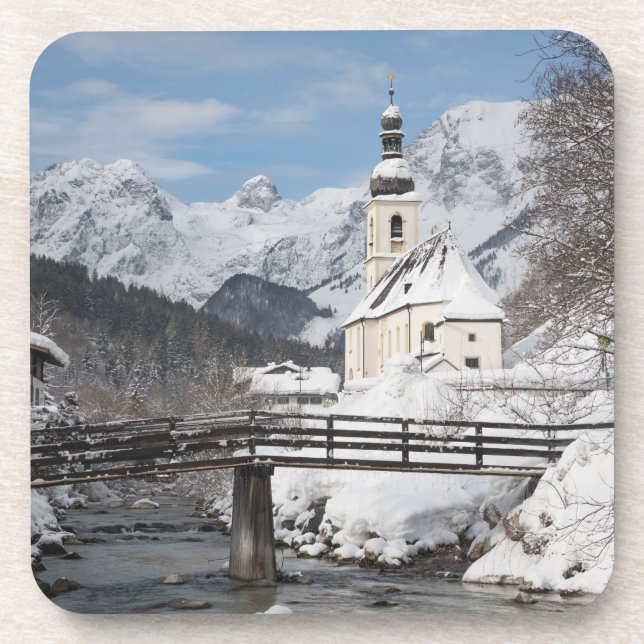 Posavasos Iglesia en la nieve con los Alpes en invierno (Frente)